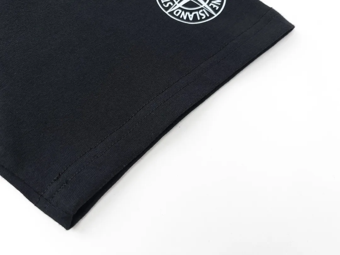 W618#P110💰 [Stone lsland/Stone Island summer new cuff compass printed pattern short-sleeved T-shirt] ⚠️[Original creation, high control of details] Made of 260g combed cotton 32-count double yarn, soft and comfortable to the touch, sweat-absorbent and breathable. -Simple basic and versatile style, original quality, the first choice for couples. -Made in a large factory, four needles and five threads on the shoulder, neatly arranged, high quality workmanship. -Same style for men and women. Very versatile, one piece for everyone, details are clearly visible. Color: Black White Size: M L
